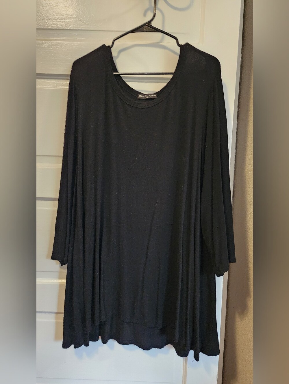 Kim & Cami Black Crewneck Tunic Top